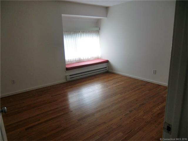 696 Heritage Vlg, Southbury, CT 06488