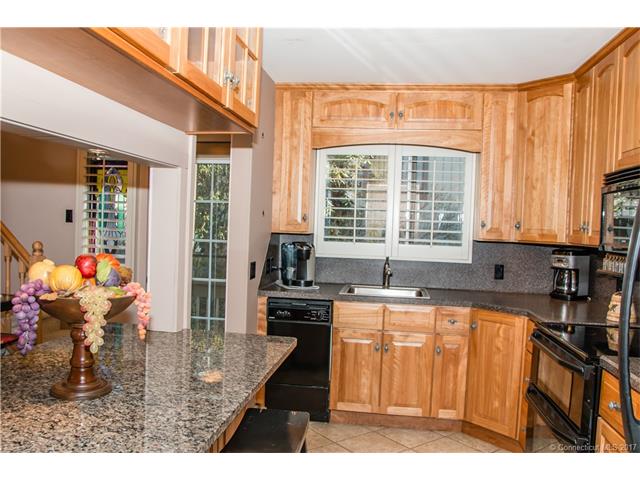 210Heritage Vlg #F, Southbury, CT 06488