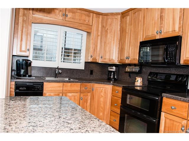 210Heritage Vlg #F, Southbury, CT 06488