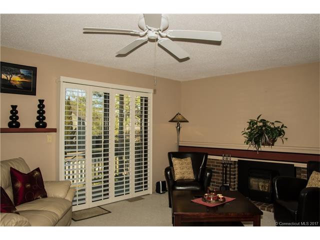 210Heritage Vlg #F, Southbury, CT 06488