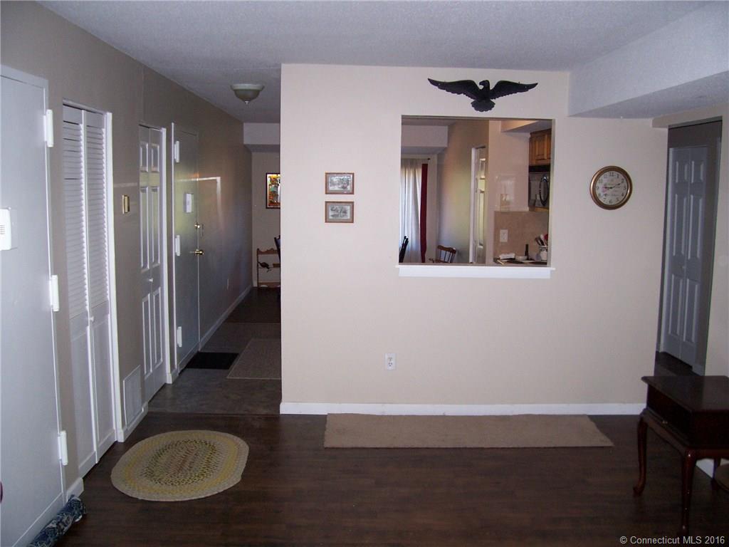 13 Darling St, Southington, CT 06489