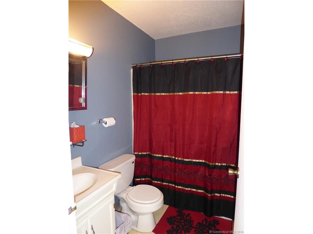 500 Darling St, Southington, CT 06489