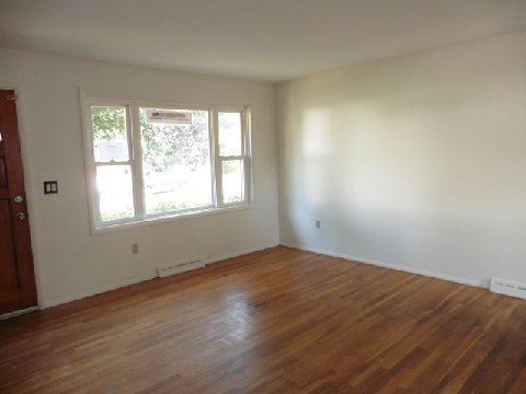 13 Pinecrest Dr, Southington, CT 06489