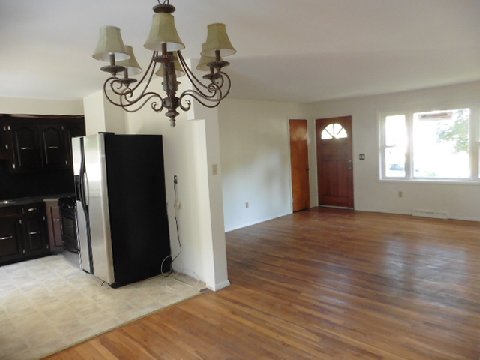 13 Pinecrest Dr, Southington, CT 06489