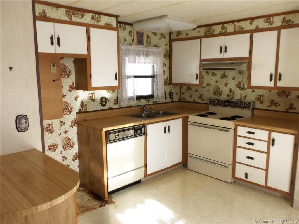 19 Riverside Dr., Southington, CT 06489