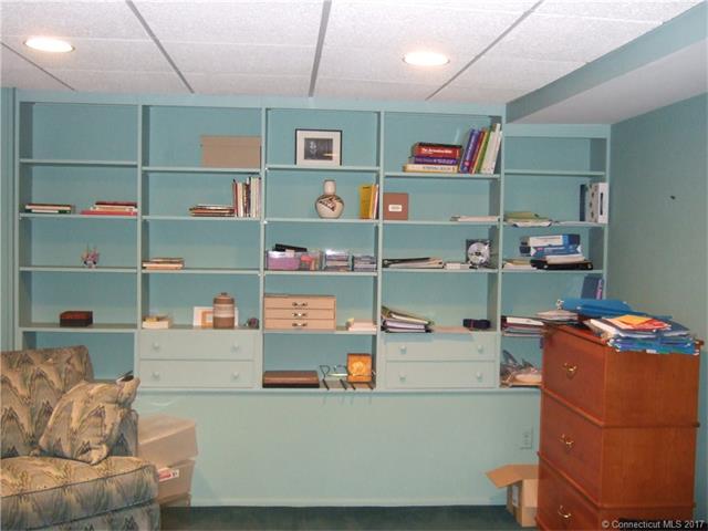 285 Queen Ter, Southington, CT 06489