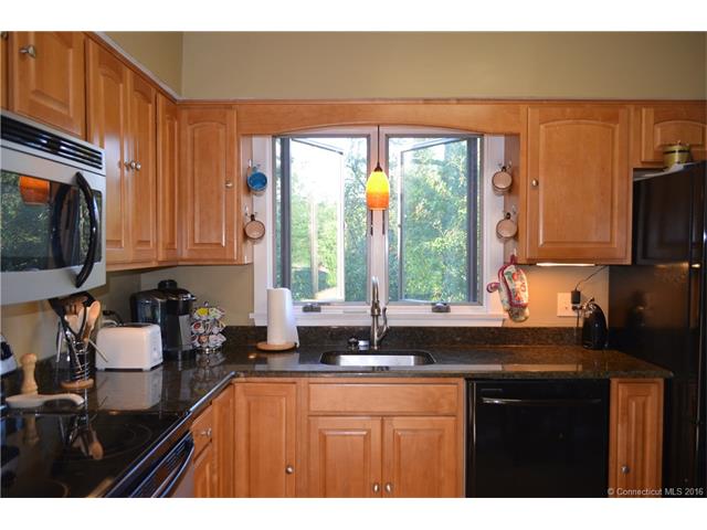 4 Pilgrim Hbr, Wallingford, CT 06492