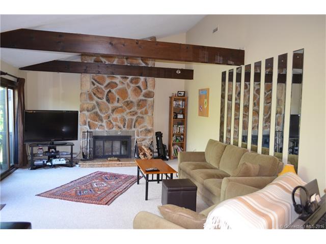 4 Pilgrim Hbr, Wallingford, CT 06492