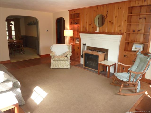 989 North Farms Rd, Wallingford, CT 06492