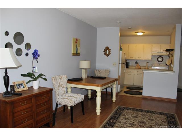 39 Hoffman Ct, Wallingford, CT 06492