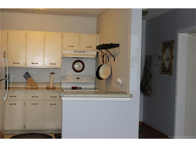 39 Hoffman Ct, Wallingford, CT 06492