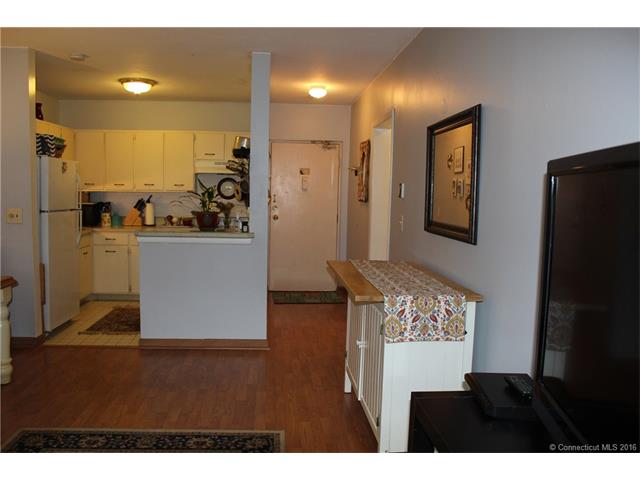 39 Hoffman Ct, Wallingford, CT 06492