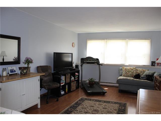 39 Hoffman Ct, Wallingford, CT 06492