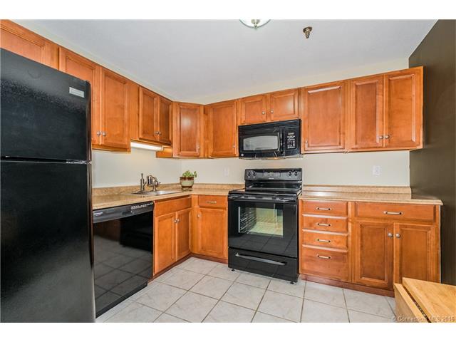 95 Putter Dr, Wallingford, CT 06492