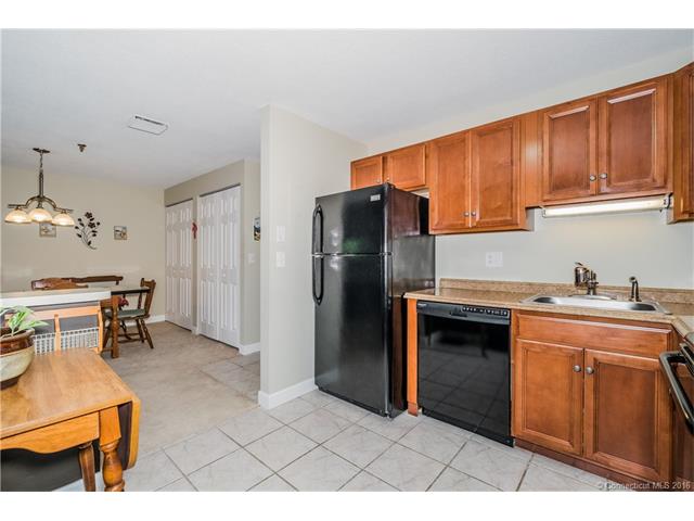 95 Putter Dr, Wallingford, CT 06492
