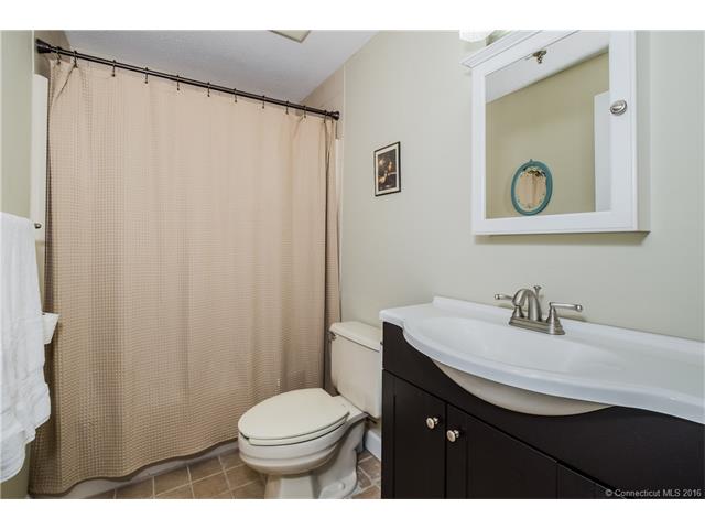95 Putter Dr, Wallingford, CT 06492