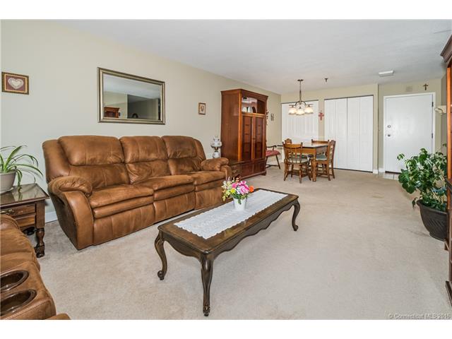 95 Putter Dr, Wallingford, CT 06492