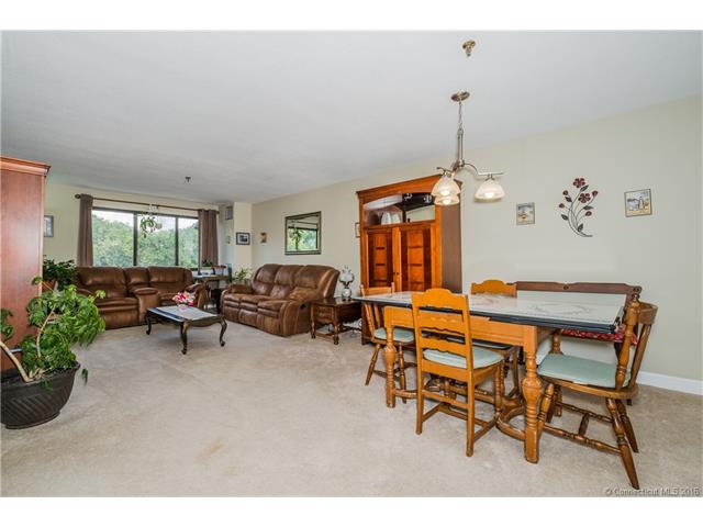 95 Putter Dr, Wallingford, CT 06492