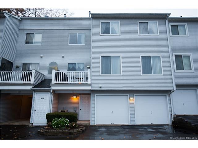 129 Staffordshire Commons Dr, Wallingford, CT 06492