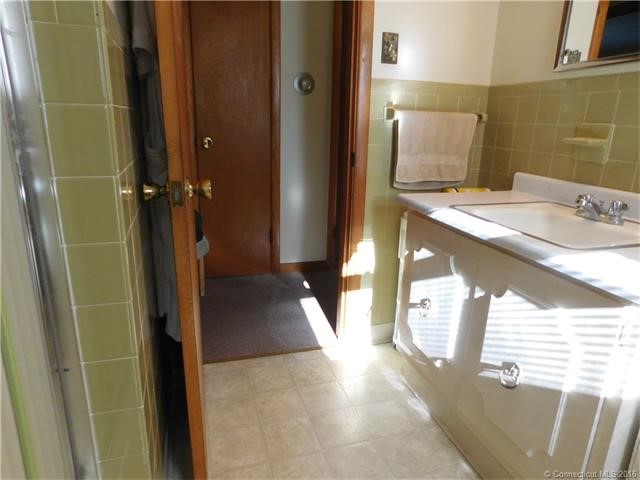 43Brookview Ave, Wallingford, CT 06492