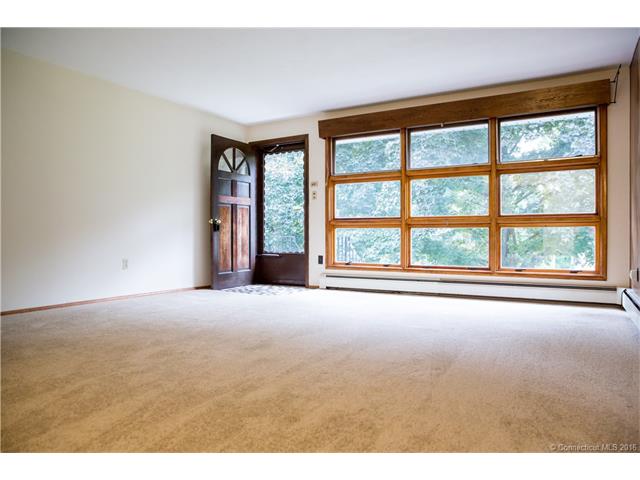 9 Ridgenoll Rd, Wallingford, CT 06492