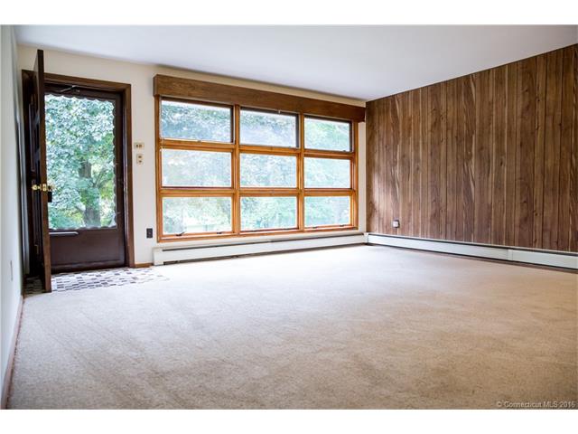 9 Ridgenoll Rd, Wallingford, CT 06492