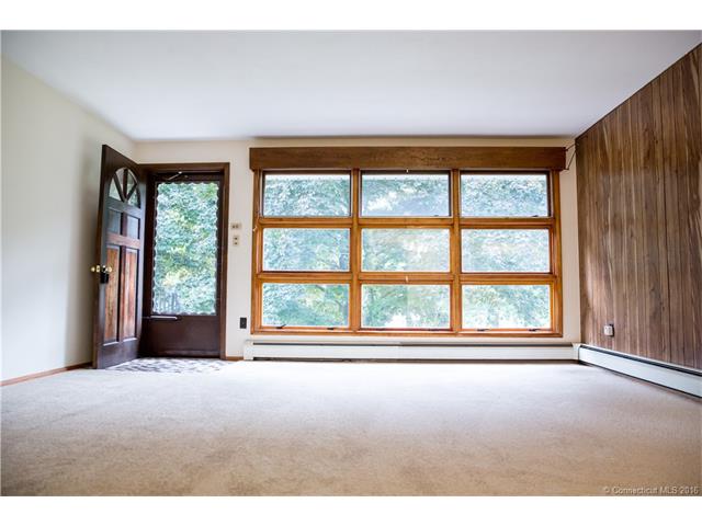 9 Ridgenoll Rd, Wallingford, CT 06492