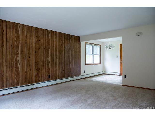 9 Ridgenoll Rd, Wallingford, CT 06492