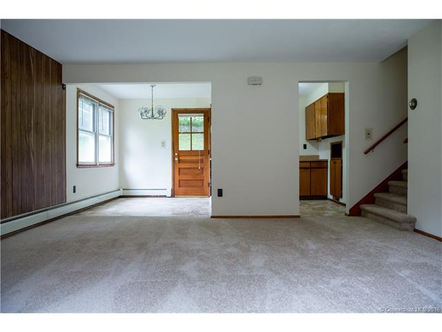 9 Ridgenoll Rd, Wallingford, CT 06492