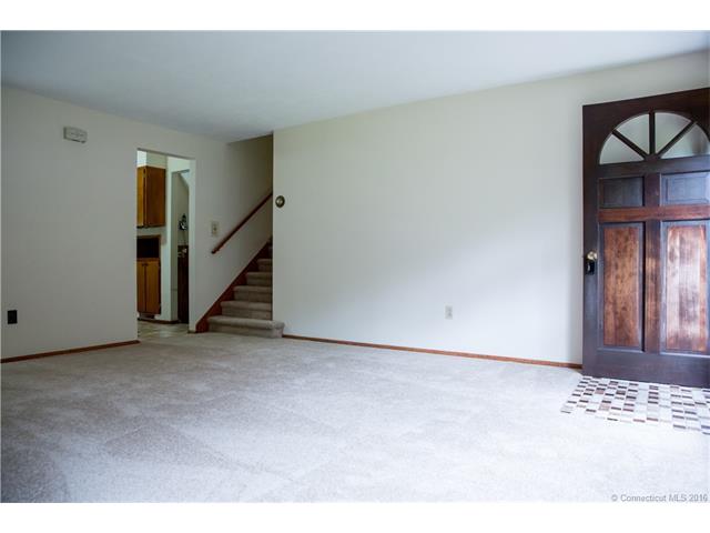 9 Ridgenoll Rd, Wallingford, CT 06492