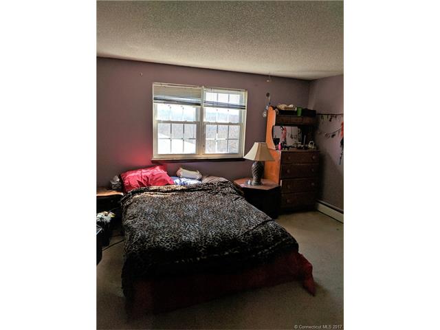 81 Sigwin Dr, Wallingford, CT 06492