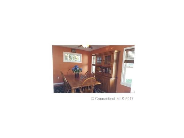 48Circle Dr, Wallingford, CT 06492