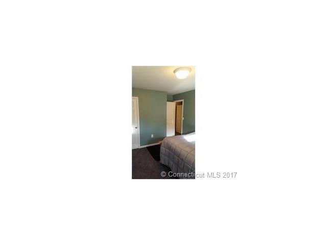 48Circle Dr, Wallingford, CT 06492