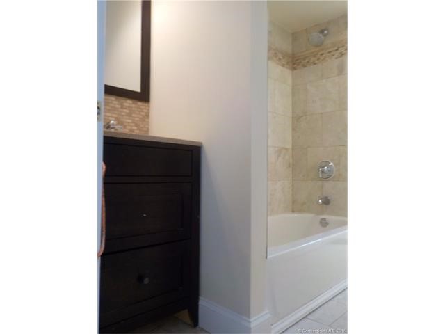 203Hemingway Ave, East Haven, CT 06512