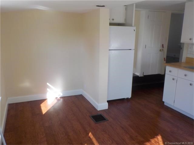 203Hemingway Ave, East Haven, CT 06512