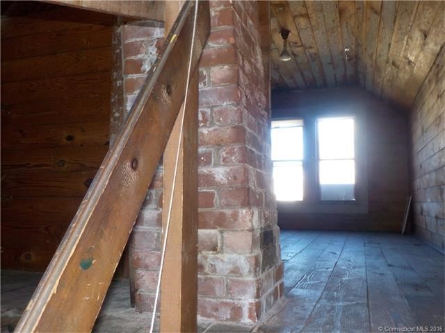 203Hemingway Ave, East Haven, CT 06512