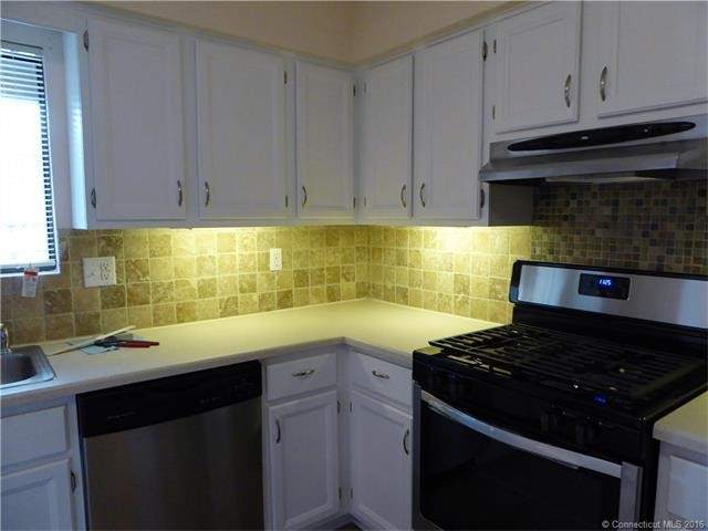140Thompson St #2B, East Haven, CT 06512