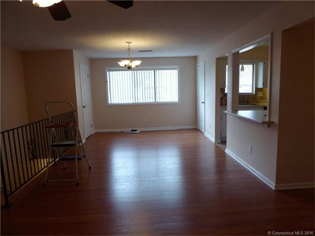 140Thompson St #2B, East Haven, CT 06512