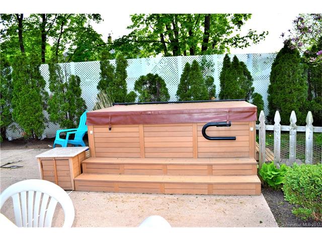 12 Navarro Rd, E Haven, CT 06512