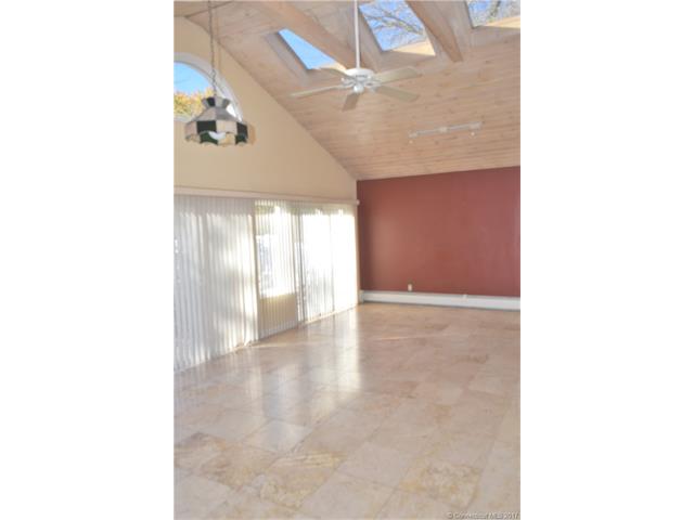 12 Navarro Rd, E Haven, CT 06512