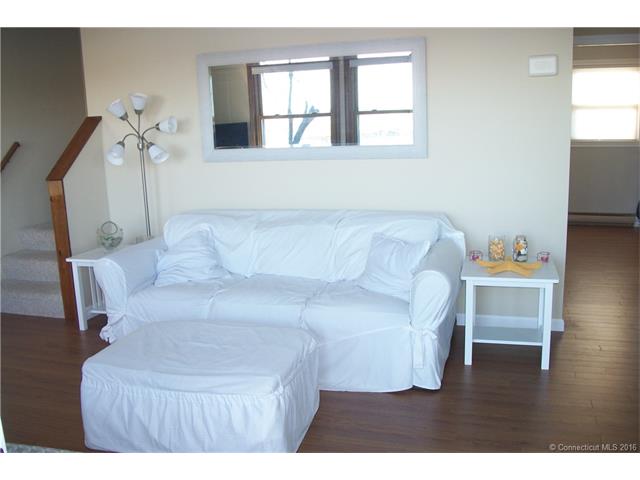 33Whalers Pt, East Haven, CT 06512
