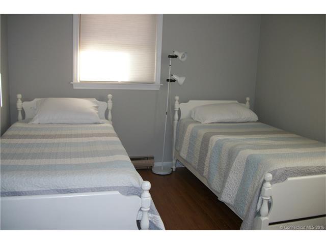 33Whalers Pt, East Haven, CT 06512