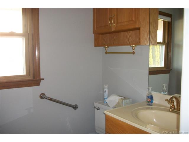 33Whalers Pt, East Haven, CT 06512