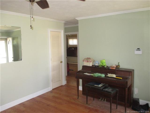 13 Clancy St, E Haven, CT 06512