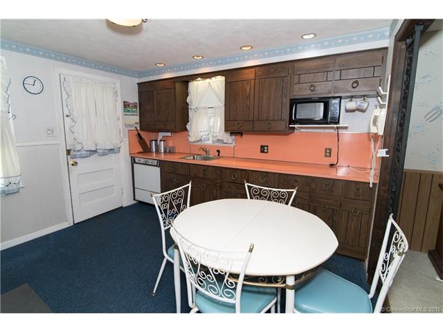 106 Robert Dr, E Haven, CT 06512