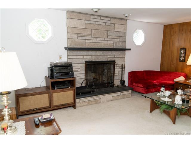 106 Robert Dr, E Haven, CT 06512