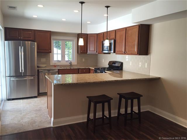 240 Hemingway Ave, E Haven, CT 06512
