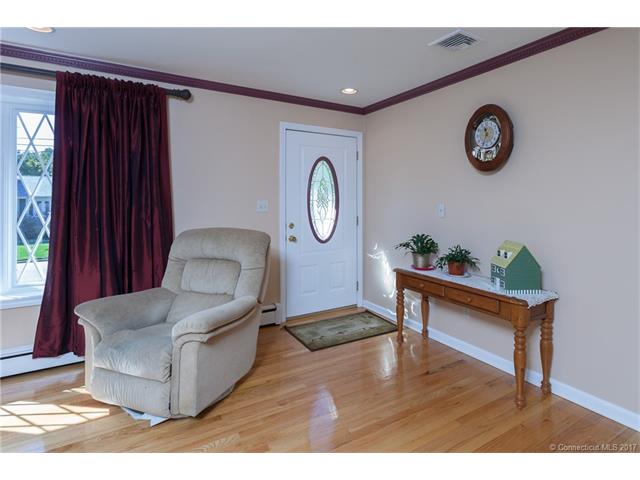 79 Edgar St, E Haven, CT 06512