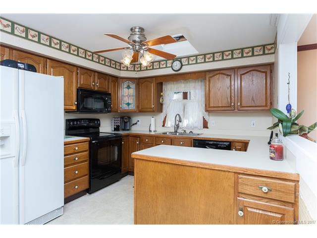 79 Edgar St, E Haven, CT 06512