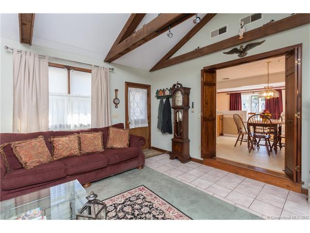 79 Edgar St, E Haven, CT 06512